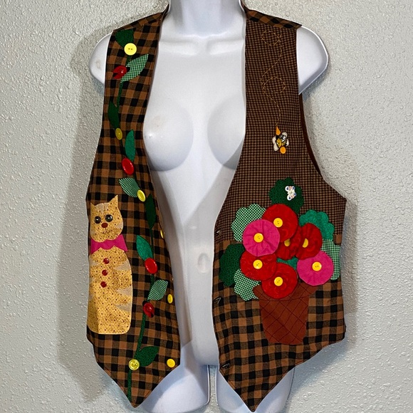 Charming Checkered Vest with Cat and Floral Design - Picture 9 of 9